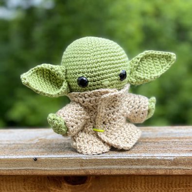 free-pdf-amigurumi-baby-yoda-crochet-pattern