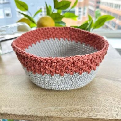 cloud-crochet-round-storage-basket-free-pattern